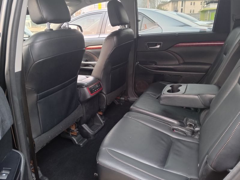 Thumbnail 4 of 2018 Toyota Highlander
